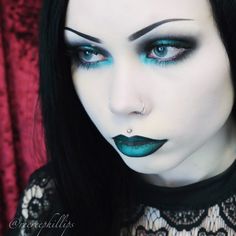 Black And Blue Goth Makeup, Blue Goth Makeup, Punk Makeup, Mermaid Makeup, Unique Makeup, Gothic Makeup, Makeup Clothes, Dark Makeup, Goth Beauty