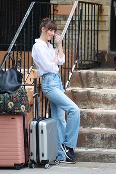 Dakota Johnson 2024, Dakota Outfits, Denim Essentials, 60 Fashion, Movie Fashion, Stylish Outfit