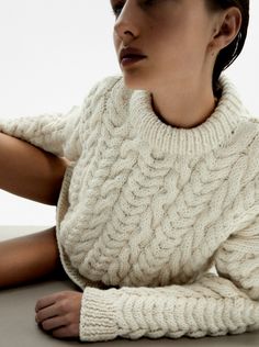 Sweater Photoshoot, Knit Sweater Outfit, Knit Purl, Chunky Cable Knit Sweater, Circular Fashion, Chunky Cable Knit, Sweater Outfit, Fashion Culture