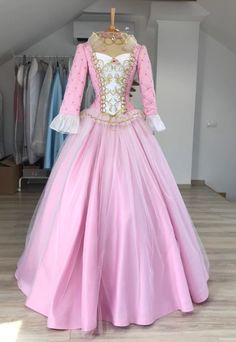 Barbie Halloween, Pink Costume, Barbie Costume, Barbie Gowns, Disney Princess Dresses, Barbie Princess, Fairytale Dress, Princess Outfits, Fantasy Dress