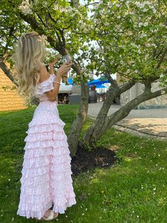 Cute Shopping Aesthetic, It Girl Dresses, Photo Ideas With Dress, Aus Formal Dresses, Backyard Wedding Guest Outfit, Princess Style Outfits, Spring Dresses Aesthetic, Long Pink Prom Dresses, Pink Dress Outfit Casual