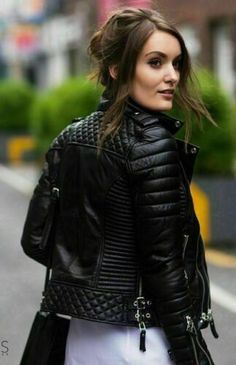 Black Leather Jacket Outfit, Fitted Biker Jacket, Leather Street Style, Jacket Outfit Women, Coat Closet, Faux Leather Biker Jacket, Riders Jacket, Lambskin Leather Jacket, Leather Jacket Outfits