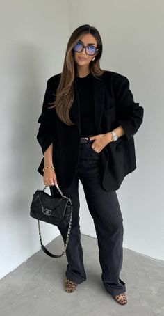 Black Blazer Autumn Outfit, Blazer 2024, Outfit Minimalista, Cute Office Outfits, Cute Professional Outfits, Korea Trip, Early Fall Outfits, Chic Autumn, Outfits For Work