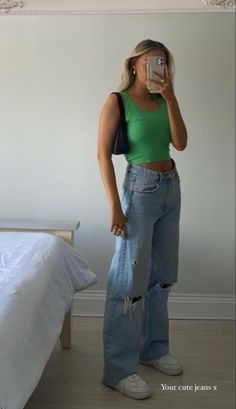 Summer outfit idea crop top + wide jeans + Air Force nike shoes Tank Crop Top Outfits With Jeans, Baggy Jean Crop Top Outfit, Lose Fit Jeans Outfit, Jeans With Tank Top Outfit, Baggy Jeans Small Top Outfit, Big Bottoms Small Top Outfit, Big Jeans Small Top, Women Baggy Jeans Outfit, Baggy Jeans With Crop Top