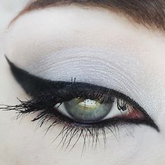 Make Eyes Pop, Dramatic Wedding Makeup, Make Up Designs, Eyeliner Designs, Makeup Tip, Eye Makeup Styles, Dramatic Eye Makeup, Cat Eye Makeup, Mineral Eyeshadow