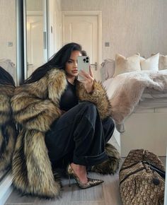 #outfitstyle #glamorous #dresstoimpress #bosslady #diva Faux Fur Coats Outfit, Creative Shoes, Archive Fashion, High Fashion Outfits, Doll Outfits, February 19, Fake Fur, Dream Lifestyle