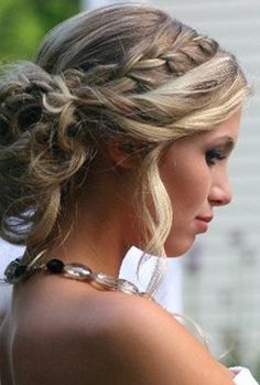 Opgestoken met invlecht Grad Hair, Fishtail Braid, Updos For Medium Length Hair, Braided Hairstyles Updo, Skirt Maxi, Wedding Updo, Formal Hairstyles, Hair Envy, Homecoming Hairstyles