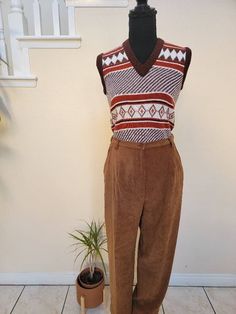 "90s  brown high waisted Pleated trousers, petite  Polyester, spandex Excellent condition  Petite 12 31 \" waist 14\" rise 25\" inseam" Trousers Business Casual, Brown Blazer, Pleated Trousers, Womens Pants, White Sweaters, Vintage Linens, Sweater Vest, How To Run Longer, Business Casual