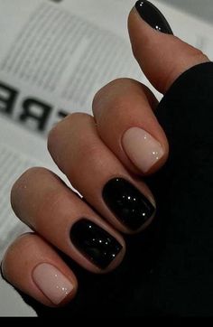 Fall Nails Mani Pedi, Dip Nails 2 Colors, 2023 November Nails, Nails November Colors, Multi Colored Nails With Glitter, Trendy Nails 2023 Autumn, Shellac Nails Winter 2023, Gel Manicure Ideas For Short Nails Fall Art Designs, October Nail Ideas Halloween