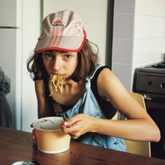 Thrush Metal Ep : Stella Donnelly: Amazon.es: Música Stella Donnelly, Boys Will Be Boys, Rough Trade, Eating Food, People Eating, Pose Reference Photo