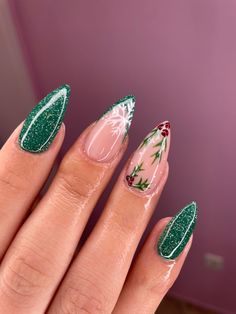 Almond Winter Acrylic Nails, Mistletoe Acrylic Nails, Christmas Nails With Mistletoe, Green Almond Nails Christmas, Mistletoe Nails Christmas, Green Mistletoe Nails, December Green Nails, Mistletoe Nail Design, Christmas Almond Nails Green