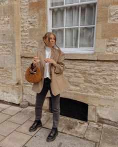 Tan Blazer Outfits, Frankie Shop Blazer, Summer Europe Outfits, England Outfits, Rome Outfits, Fashion Europe, Europe Travel Outfits, Spring Break Outfit, Europe Outfits