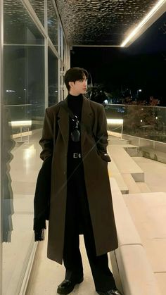 Korean Fashion For Men, Korean Outfits Men, Old Money Outfit Ideas, Winter Outfits For Men, Long Coat Outfit, Herren Style, Winter Travel Outfit, Professional Outfit, Business Wardrobe