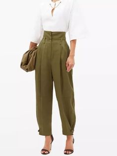 Trouser Inspiration, Summer Pants For Women, Trousers Women Outfit, Interesting Clothing, High Waisted Pants Outfit, Ballet Aesthetic, Trouser Outfit, Retro Mode, Tapered Trousers