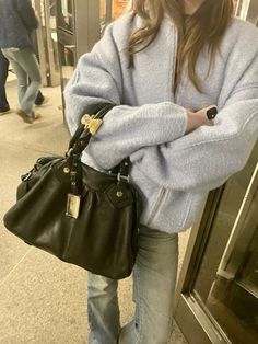 Fall Outfit Inspiration, Big Sweaters, Autumn Fits, Green Purse, Vintage Girl, Purse Vintage, Big Bag, Outfit Inspiration Fall