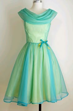 1950-1960's I just love the colors Vintage Party Dresses, Gaun Fashion, Fashion 1950s, Vintage Party, 50s Dresses, Frock Design, Moda Vintage, 50s Fashion, Mode Vintage