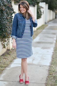 dark denim jacket Red White And Blue Dresses, Chic Long Sleeve Blue Denim Jacket, Pre-washed Long Sleeve Denim Jacket For Fall, Blue Summer Dress Outfit, Spring Long-sleeve Denim Blue Denim Jacket, Striped Denim Jacket, Fall Blue Pre-washed Denim Jacket, Wardrobe Plan, Blue And White Outfits