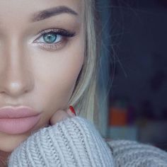 Jünger schminken: Mit diesen 8 Make-up-Tipps mogelt ihr die Jahre weg Natural Pink Lips, Makeup Tricks, Makeup For Green Eyes, Natural Makeup Looks, Gorgeous Makeup, Lip Plumper, Pink Lips, All Things Beauty