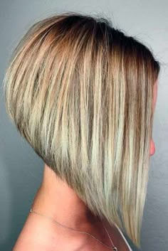 Angled Bob Edgy Bob Haircuts, Modern Bob Haircut, Edgy Bob, Kort Bob, Angled Bobs, Short Hair Highlights, Trendy Bob