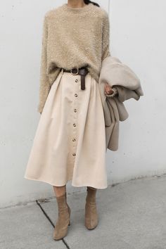 Look Zara, Cream Skirt, Beige Outfit, Mode Casual, Mode Inspiration