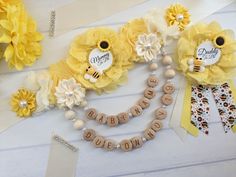 "Welcome, mom to be! Congratulations on your upcoming bundle of joy! Have all eyes on you at your baby shower as you celebrate your special day with our stylish and elegant bumble bee baby shower belly sash! Crafted from high-quality materials and soft to the touch, this sash is designed to gently hug your pregnant belly bump without putting any pressure on your growing baby. Ideal for maternity photoshoots and other special occasions, the sash is adjustable for a perfect fit and to ensure a com Maternity Belly Sash, Baby Shower Elegante, Pink Pumpkin Baby Shower, Boy Baby Shower Decor, Baby Shower Sash, Belly Bump, Boy Baby Shower Ideas, Cowboy Baby Shower, Cowboy Baby