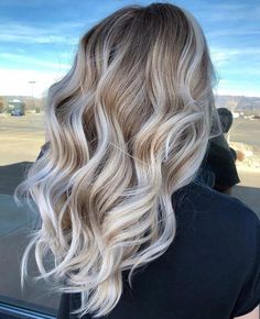 Blonde Wavy Hair, Medium Long Hair