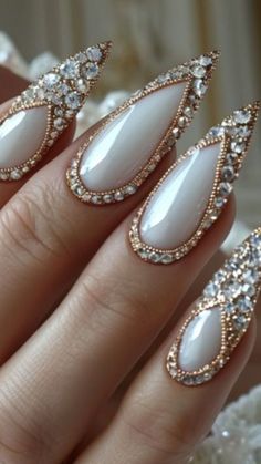 nail art Modern Bridal Nails, Bridal Nail Art Designs Wedding Day, Wedding Bridal Nails, Cristal Nails, Festival Nail Art, Lavish Nails, Wedding Nail Designs, Wedding Day Nails, Bridal Nails Designs