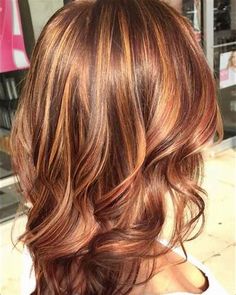 #caramelhighlights #redlowlights Red Blonde Hair, Strawberry Blonde ... Hairstyle Curly, Copper Highlights, Copper Hair Color, Red Highlights, Dark Blonde Hair, Brown Blonde Hair