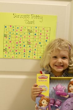 Potty training chart -- a simple system that really works! #pottytraining #chart #potty #pottychart #parenting #tips #howto Potty Training Poster Board Ideas, Potty Training Chart Ideas, Potty Chart Ideas, Potty Training 101, Potty Training Help, Potty Training Rewards, Easy Potty Training, Potty Training Girls, Toddler Potty