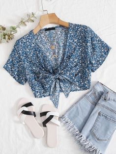 Ditsy Floral Top, Floral Crop Tops, Inspired Outfits, Cute Summer Outfits, Girls Fashion Clothes, Ditsy Floral, Teen Fashion Outfits, Floral Top