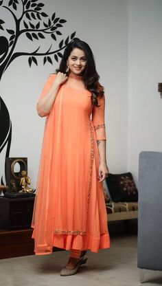 Orange Kurti Outfit, Net Chudithar Designs For Stitching, Umbrella Churidar Models, New Model Churidar Designs Party Wear, Designer Kurti Patterns Party Wear, Peach Churidar, Chiffon Anarkali Dress, Long Kurti Designs Party Wear