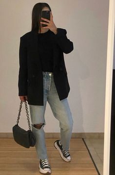 Converse Plateau Outfit, Outfits Con Zapatillas Converse, Colorful Sneakers Outfit, Black Jacket Outfit, Zara Drip, Fashionable Work Outfit, Outfit Zara, Mode Zara