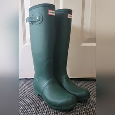 Brand New Hunter Boots! Women's Size 7, Excellent Condition, Hunter Green. Green Rain Boots For Outdoor, Casual Green Waterproof Boots For Fall, Green Hunter Boots, Hunter Shoes, Women Hunters, Hunter Green, Hunter Boots, Winter Rain, Woman Colour