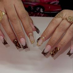 Cheetah Nail Tutorial, Nails New Year Design, Plaid Nails Brown, Brown Classy Nails, Fall Nails Sweater Design, Golden Brown Nails, Tortious Nail Design, Brown French Tip Toes, Brown Holiday Nails