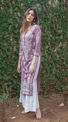 Stylish Kurtis Design, Simple Kurta Designs, Simple Kurti Designs, Gaun Fashion, Long Kurti Designs, Casual Indian Fashion, Desi Fashion Casual, Estilo Real, Salwar Kamiz