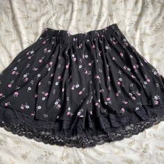 Beautiful Floral And Lace Trim Black Mini Skirt With White And Pink Flower Pattern. New With Tags From Torrid Size 1 (1x) In Great Condition Never Worn Cute Black Summer Skirt, Black Skirted Bottoms With Floral Print, Casual Pink Skirt With Lace Trim, Pink Flower Pattern, Lace Midi Skirt, Lace Midi, Black Mini Skirt, Black Mini, Pink Flower