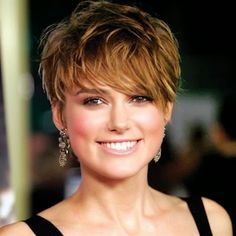 find short hairstyles for fine hair Short Haircuts With Bangs, Agyness Deyn, Best Short Haircuts, Short Pixie Haircuts, Short Hair With Bangs, Keira Knightley, Short Hair With Layers