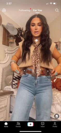 Nfr Day Outfits, Denim Corset Outfit Ideas, Cowgirl Rodeo Outfits, Cotton Vest Outfits, Western Belt Outfit, Old Money Western, Wild Rag Outfits, Western Fall Outfits