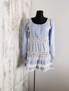 Decade: 2018 Brand:   Twist tango Size:      M / 38 / 10 Condition:used,no defect Color: blue,white Materials: 100cotton Beautiful lace,embroider longer  blouse-tunic,short dress ,free fall model. Measurements chest: 19,5x2(50cmx2) waist: 17''x2( 44cmx2) lenght: 31''(79cm) sleeves lenght: 23,5''(60cm) More clothes: https://www.etsy.com/shop/VintageBag1 Folow like me on instagram: instagram.com/bigvintagebag/ Bohemian Cotton Blouse With Lace Patchwork, Summer Cotton Blouse With Lace Patchwork, Spring Cotton Dresses With Contrast Lace, Blue Cotton Blouse With Lace Trim, Cotton Top With Contrast Lace For Summer, Spring Cotton Tops With Contrast Lace, Blue Lace Blouse With Lace Trim, Cotton Long Sleeve Blouse With Crochet Trim, Long Sleeve Cotton Blouse With Lace Patchwork