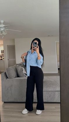 Ootd Work Casual, Back To Uni Outfits, Black Knit Pants Outfit, Outfit Formal Mujer, Outfit Uni, Elegance Dress, Celebrity Casual Outfits, Simple Casual Outfits