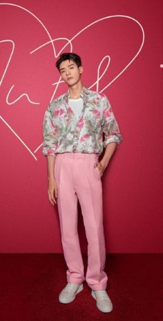 Barbie Men Outfit Ideas, Pink Barbie Outfits Men, Barbiecore Aesthetic Outfit Men, Masculine Party Outfits, Pastel Masculine Outfits, Barbiecore Outfit Men, Pink Mens Outfit, Pink Mens Outfits, Pink Outfits Aesthetic Men