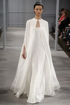 what lawfuls on Xis wear Monique Lhuillier Wedding Dress, Monique Lhuillier Wedding, Monique Lhuillier Bridal, Bridal Wrap, White Gown, Top Wedding Dresses, فستان سهرة, Bridal Fashion Week, Winter Wedding Dress