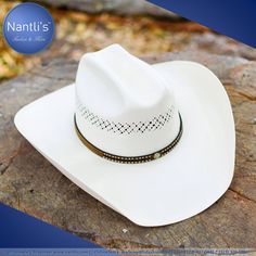 Hats Cowboy, Cowboy Hat Bands, Custom Cowboy Boots, Cowboy Stuff, Country Things, Looks Country, Chapeau Cowboy, Cute Shoes Heels, Cowboy Up