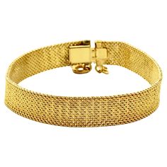 Beautiful gold plated mesh link bracelet, with a lovely ridged design, and a safety chain. Measuring length approximately 19.5 cm / 7.6 inches by width 1 cm / .39 inch. The bracelet is in very good condition. This stylish mesh bracelet is circa 1980s. Measuring Length, Mesh Bracelet, Safety Chain, Link Bracelets, 6 Inches, Jewelry Bracelets, Gold Plate, Dining Room, Plating