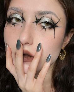 Black And Cream Palette, Cybersigilism Makeup, Fun Make Up Looks, Black Liner Looks, Black And White Makeup Looks, Black Liner Makeup, Black Face Makeup, Scifi Makeup, Scream Makeup