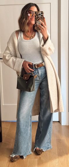 Autumn Shirt Outfit, 2025 Outfits, Denim And Pearls, Flare Jeans Style, Modest Outfit, Best Casual Outfits, Vest Outfit, Everyday Casual Outfits, Fall Fashions