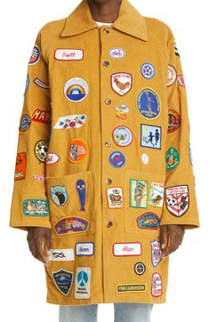 12 patch ideas beyond jackets and bags – Goodordering Inspired Clothes, Disney Dress, Patch Jacket, Corduroy Coat, Boys Style, Kawaii Style, Vintage Patches, Fashion Revolution, Patches Jacket