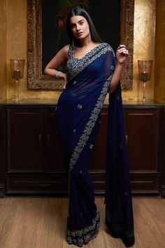 Dark Blue Half Saree, Midnight Blue Saree, Blouse For Blue Saree, Sari Farewell, Blue Saree Blouse Designs, Royal Blue Saree Look, Simple Saree Look Classy, Saree Styles Modern Classy, Dark Blue Saree