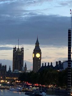 the big ben clock tower towering over the city of london, england at night time