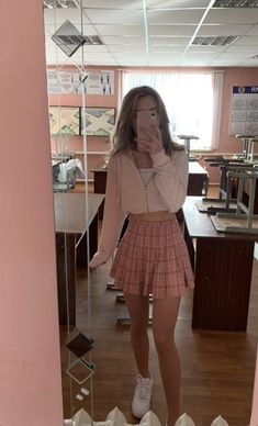 Pink Skirt Outfits, Skirt Outfits Aesthetic, Mode Tips, Cute Skirt Outfits, Jughead Jones, Outfit Yoga, Betty Cooper, Indie Outfits, Pink Outfits